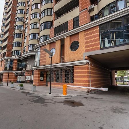 New Building Near Arena City Lesi Ukrainky 7A Kiev Esterno foto