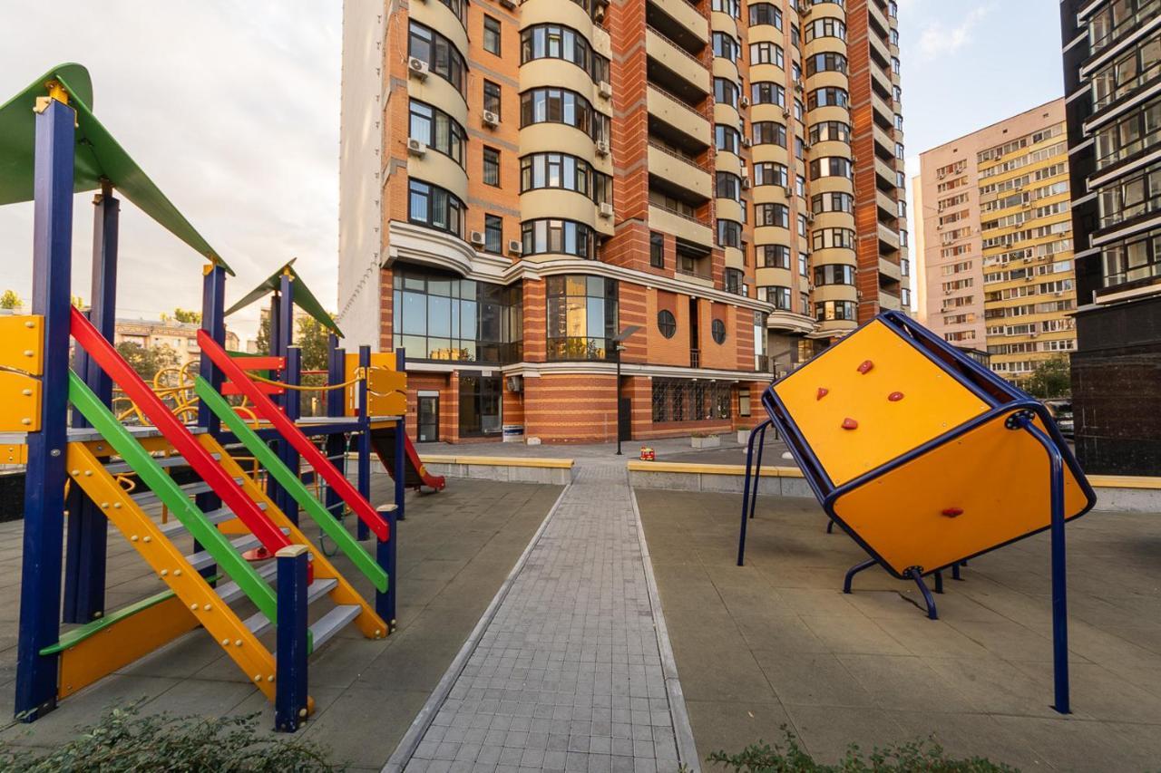 New Building Near Arena City Lesi Ukrainky 7A Kiev Esterno foto